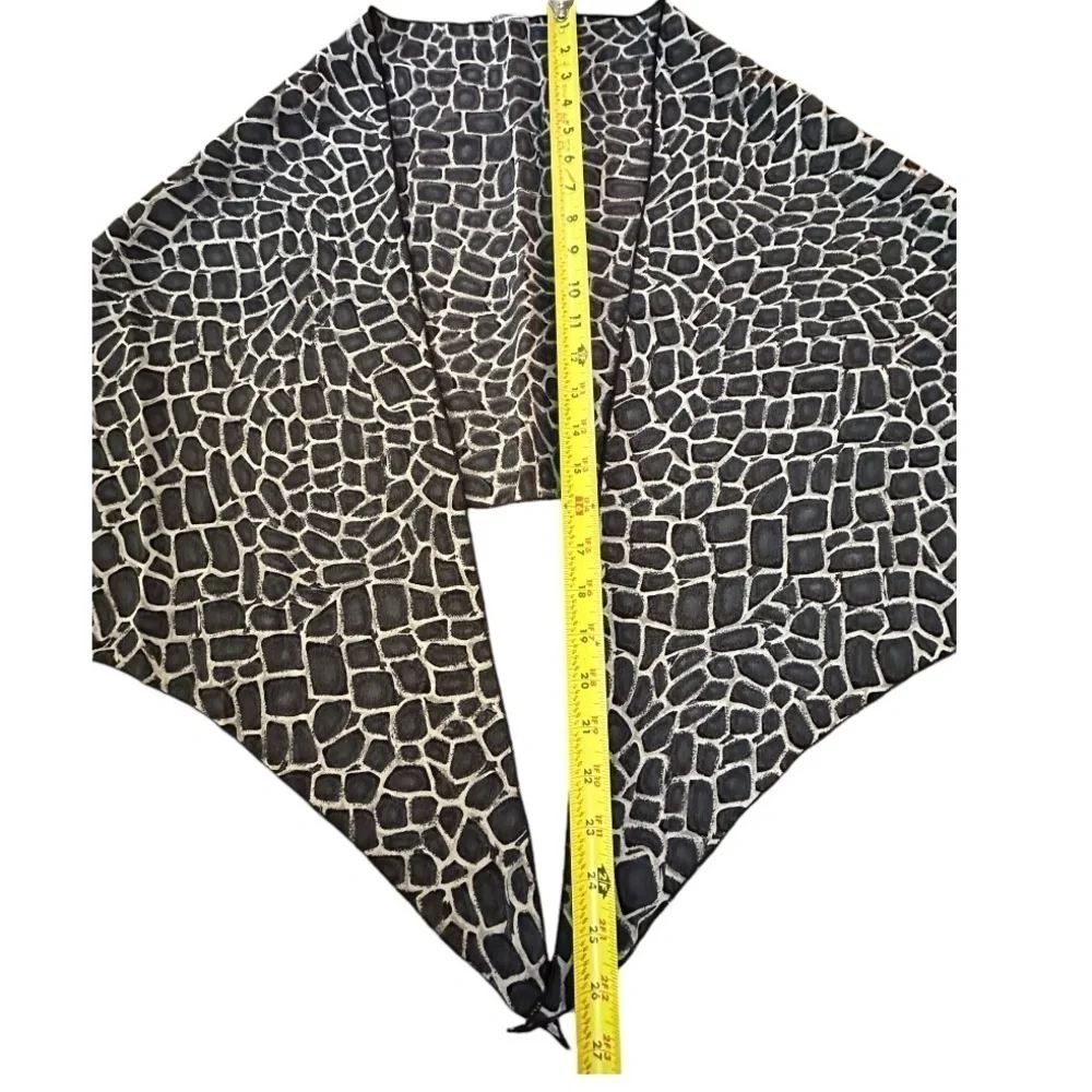 Giraffe Print Triangle Large Scarf Shawl Wrap Black White Gray 36” X 27”